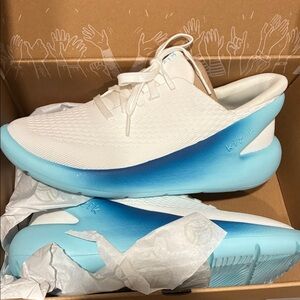 Kizik Men's Athletic Shoes in White and Blue